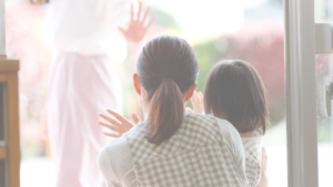 先生に抱っこしてもらい、落ち着いて離れることができた。